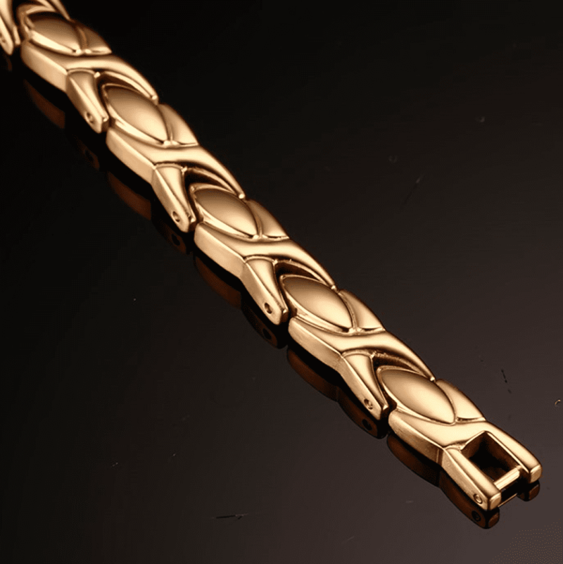 Pulsera De Magnetoterapia  Dorada Delgada Pulida Con Diseño - Imagen 3